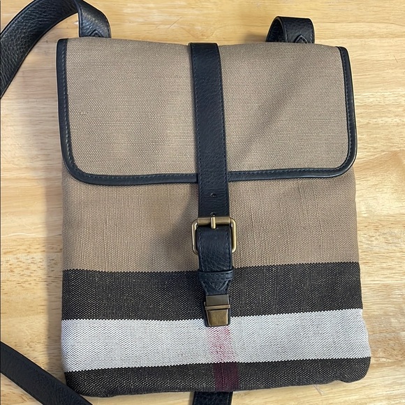 Burberry messenger bag - Picture 1 of 16